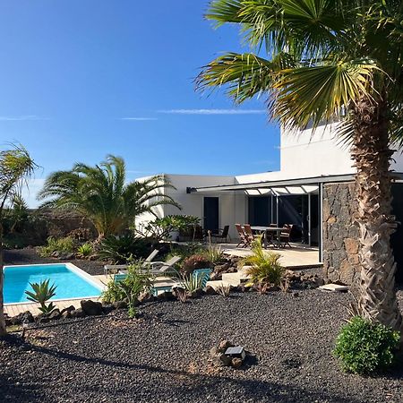 Majanicho Rock - Villa With Heated Pool Lajares Esterno foto