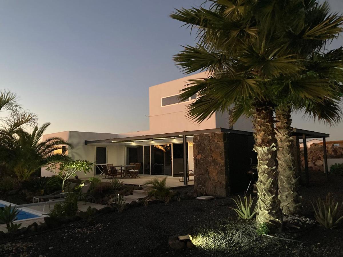 Majanicho Rock - Villa With Heated Pool Lajares Esterno foto